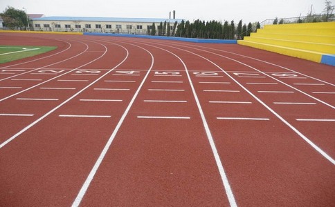 塑膠跑道以紅色為主